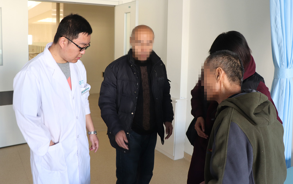 康復治療70天，偏癱患者步行出院！(圖1)